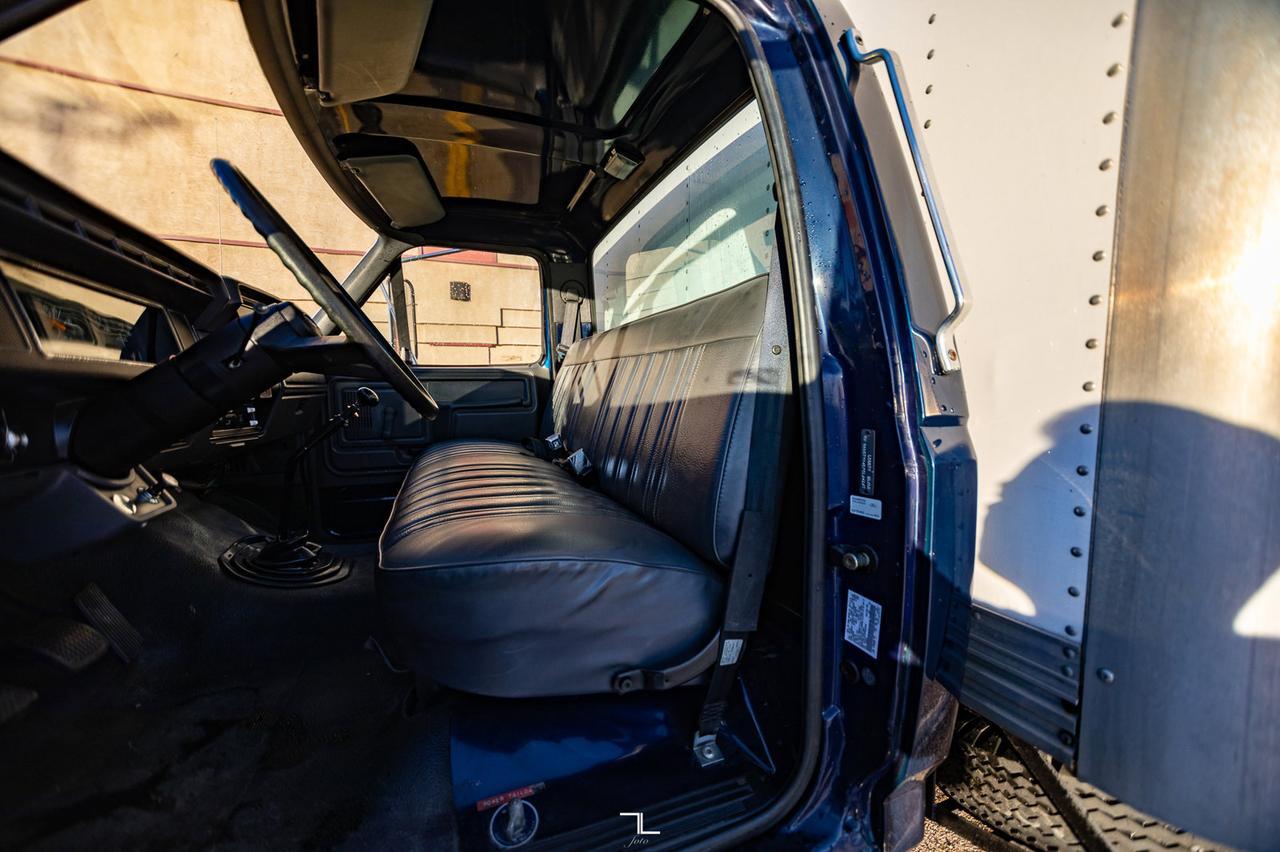 1993 Ford F-700 4x2 Reg Cab 22 Ft. Cube Van Manual Red Deer AB