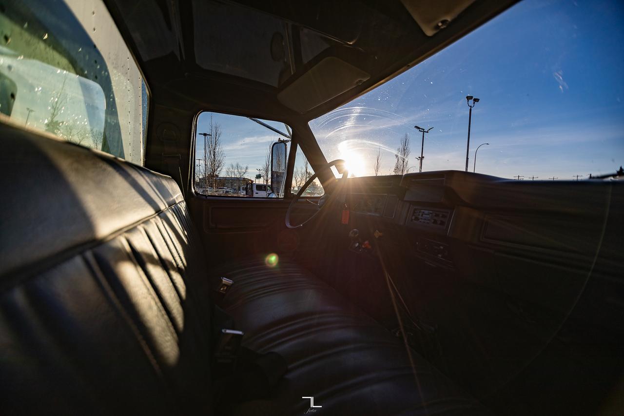 1993 Ford F-700 4x2 Reg Cab 22 Ft. Cube Van Manual Red Deer AB