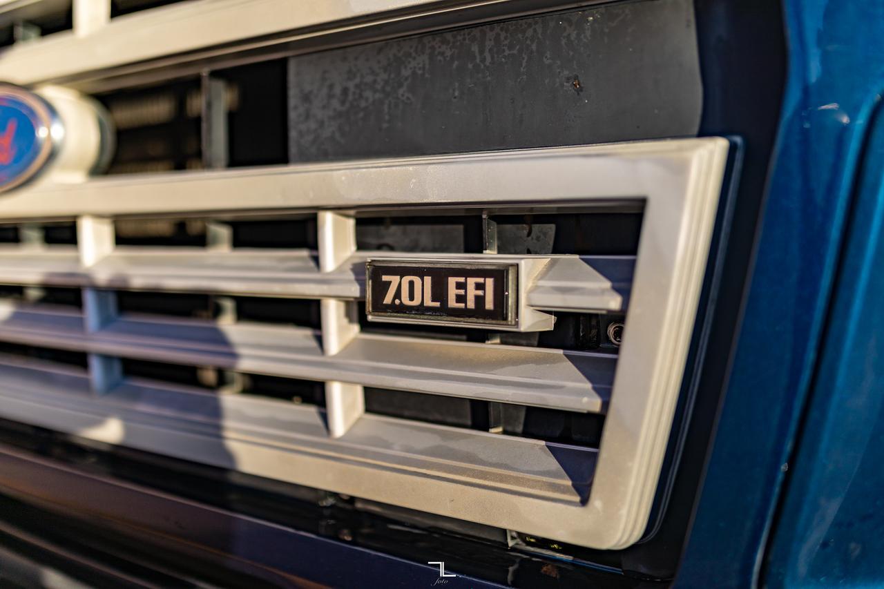 1993 Ford F-700 4x2 Reg Cab 22 Ft. Cube Van Manual Red Deer AB