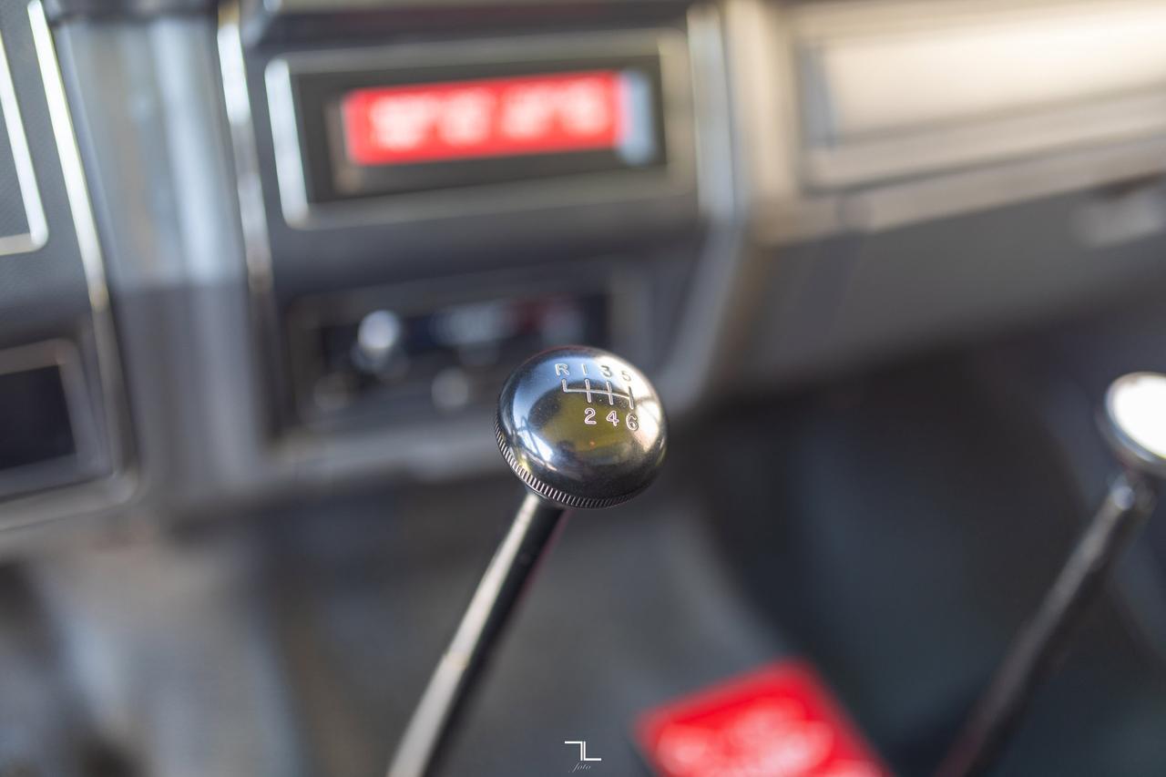 1993 Ford F-700 Daycab Water Tank Truck Manual Red Deer AB