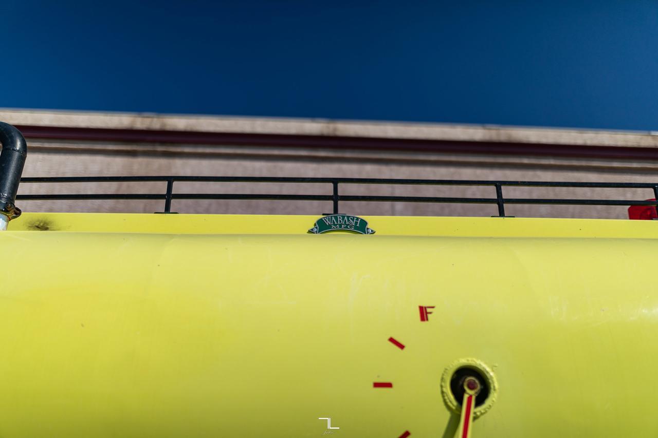 1993 Ford F-700 Daycab Water Tank Truck Manual Red Deer AB