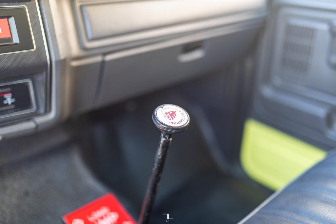 1993 Ford F-700 Daycab Water Tank Truck Manual Red Deer AB