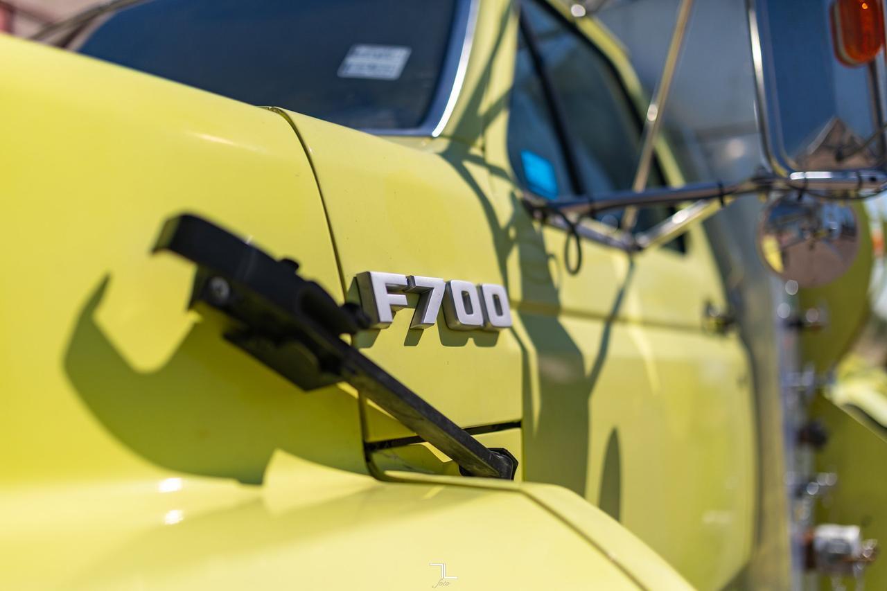 1993 Ford F-700 Daycab Water Tank Truck Manual Red Deer AB