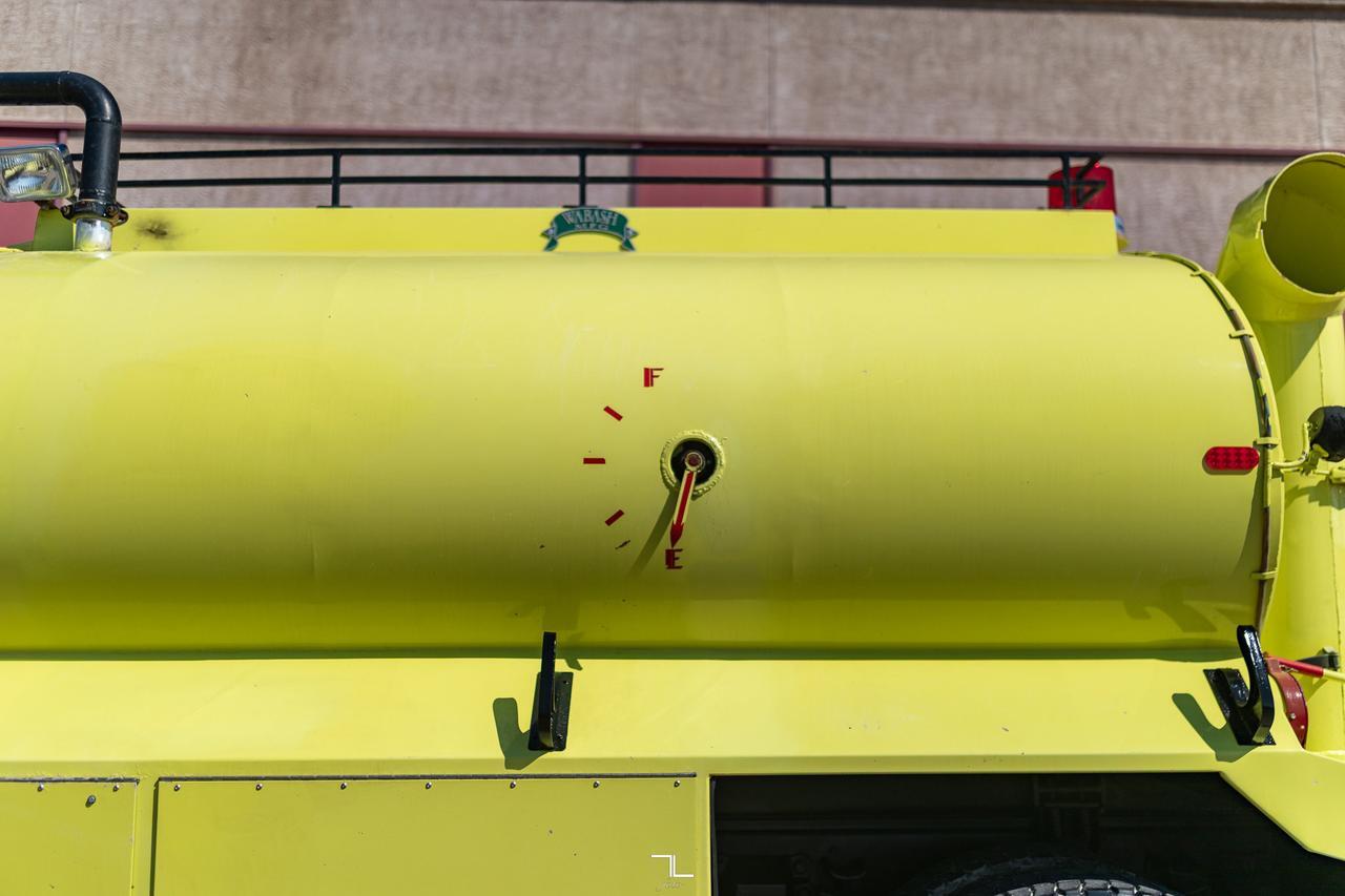 1993 Ford F-700 Daycab Water Tank Truck Manual Red Deer AB