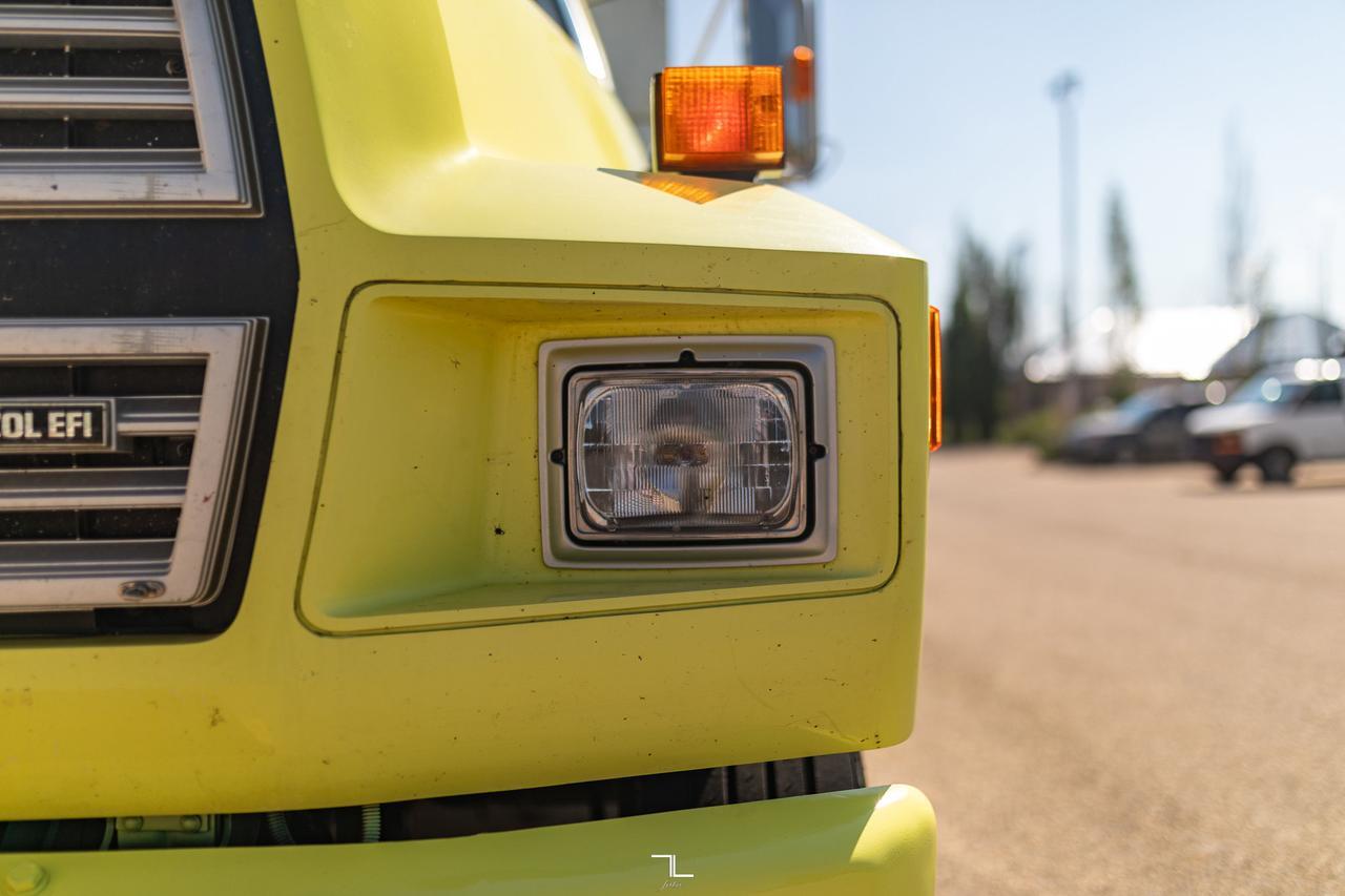 1993 Ford F-700 Daycab Water Tank Truck Manual Red Deer AB