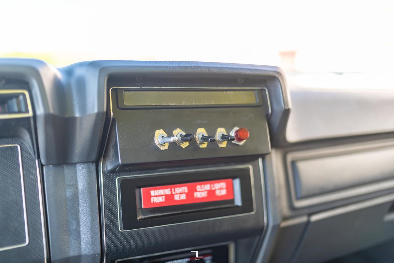 1993 Ford F-700 Daycab Water Tank Truck Manual Red Deer AB