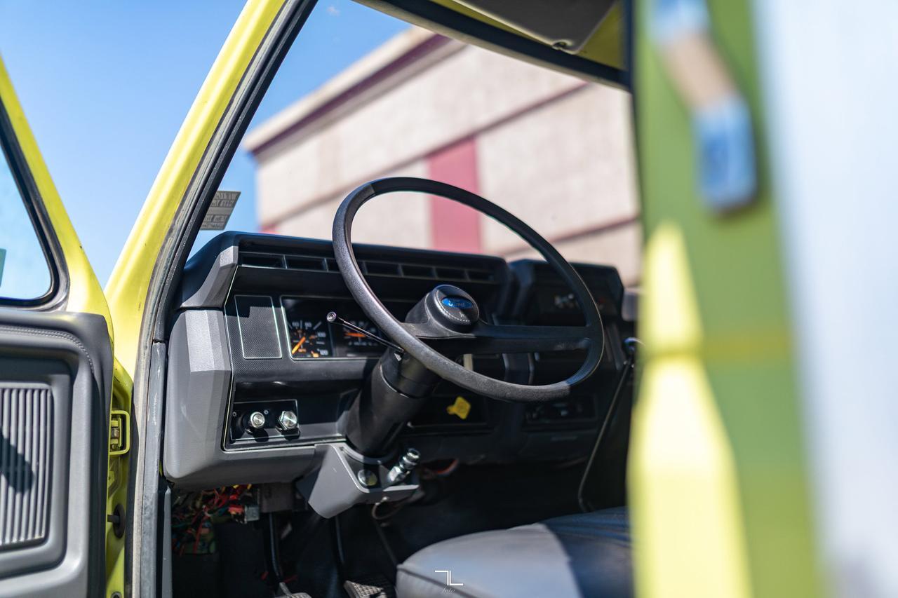 1993 Ford F-700 Daycab Water Tank Truck Manual Red Deer AB