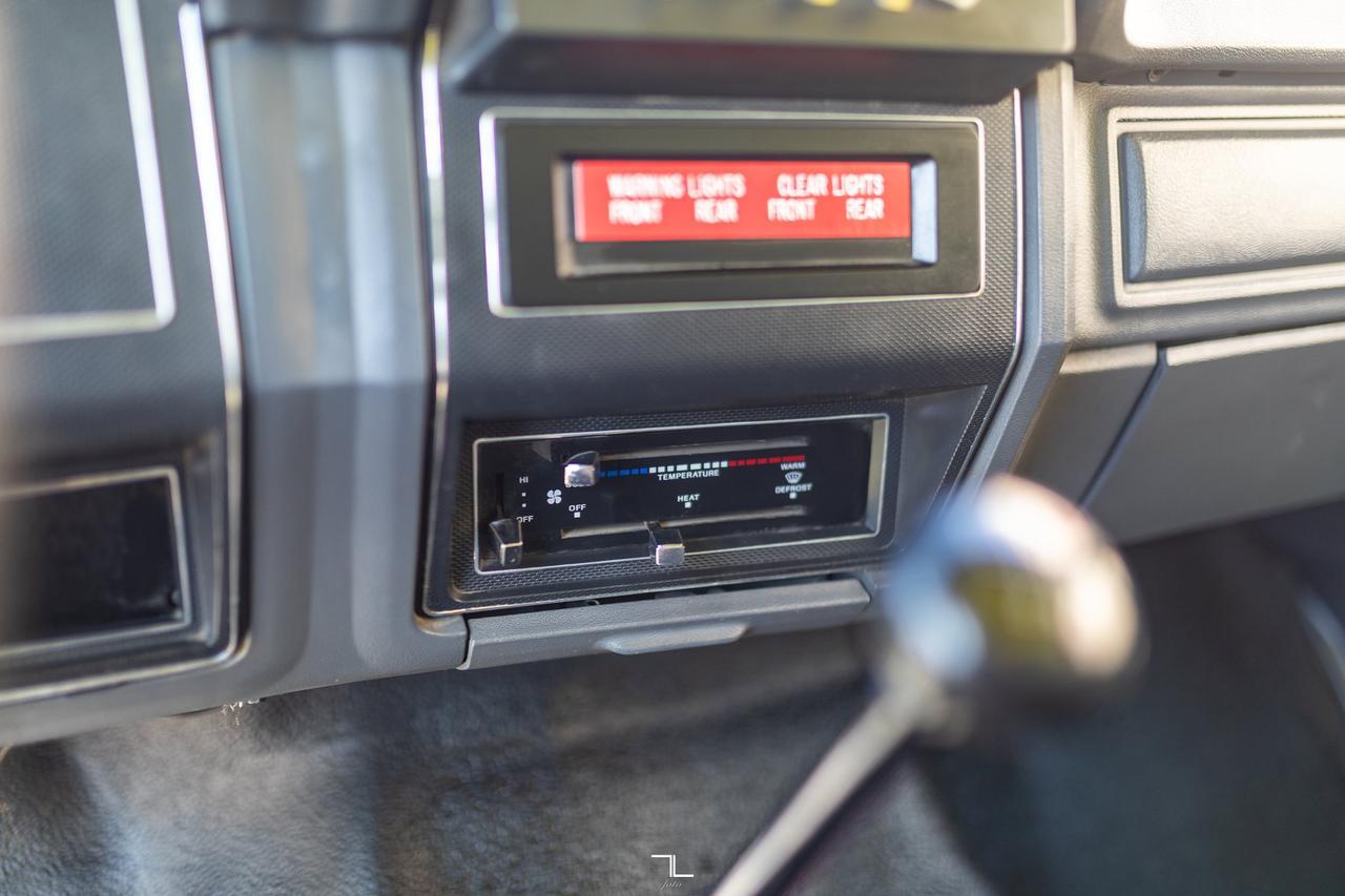 1993 Ford F-700 Daycab Water Tank Truck Manual Red Deer AB