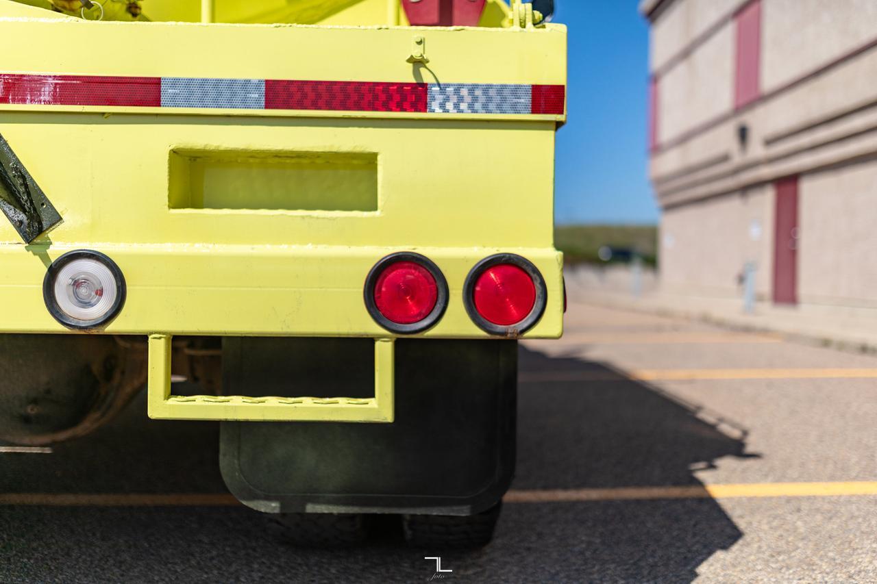 1993 Ford F-700 Daycab Water Tank Truck Manual Red Deer AB