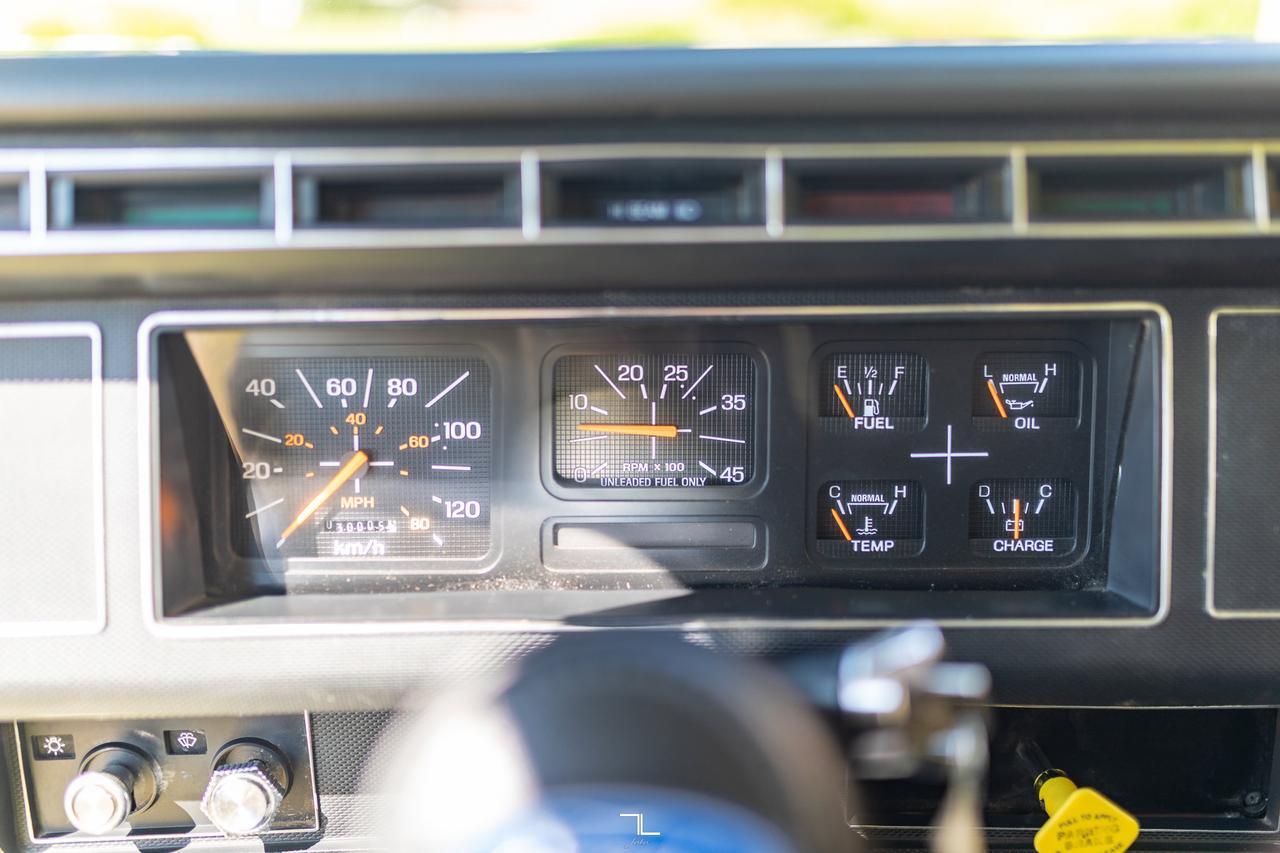 1993 Ford F-700 Daycab Water Tank Truck Manual Red Deer AB