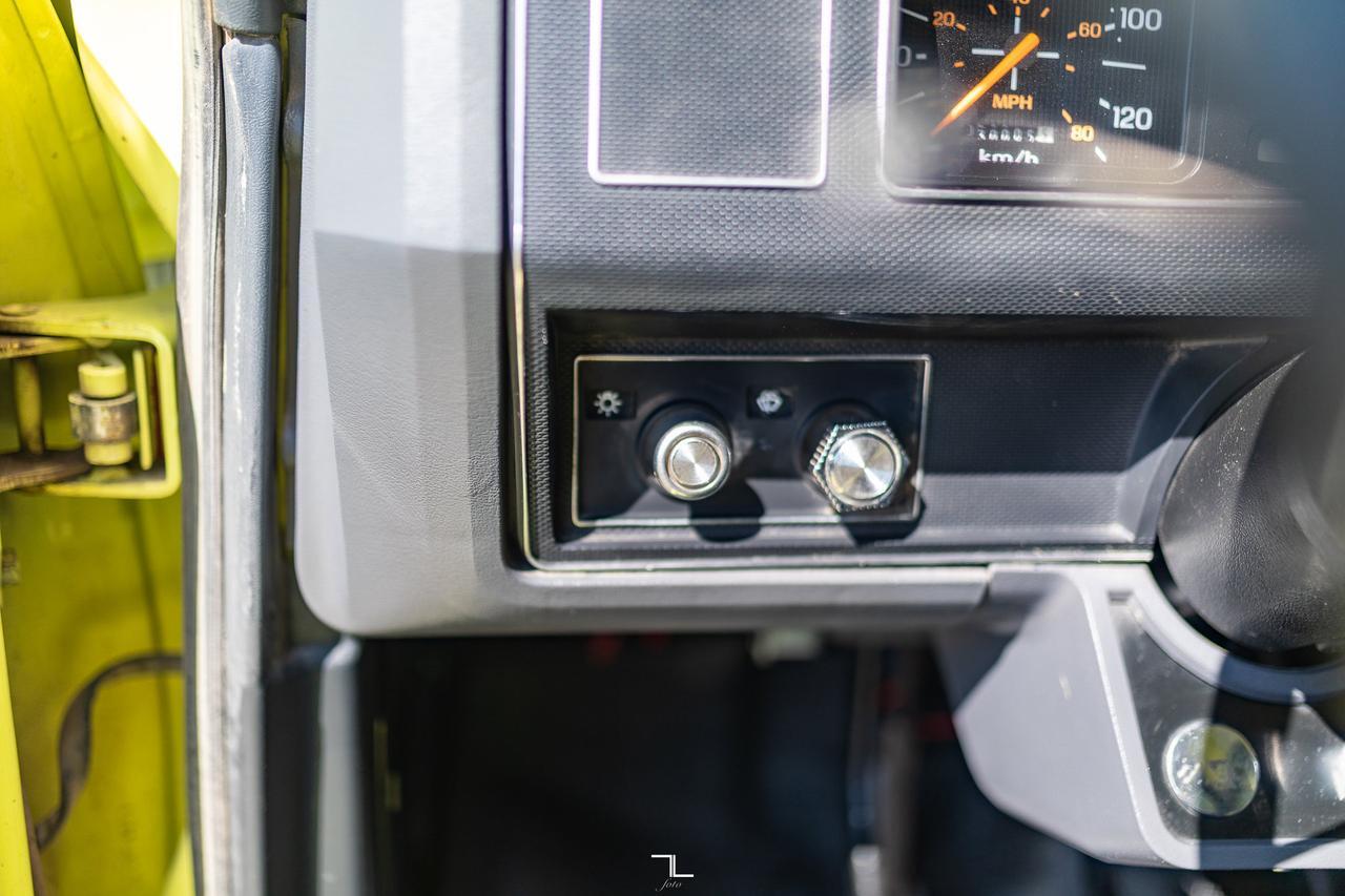 1993 Ford F-700 Daycab Water Tank Truck Manual Red Deer AB