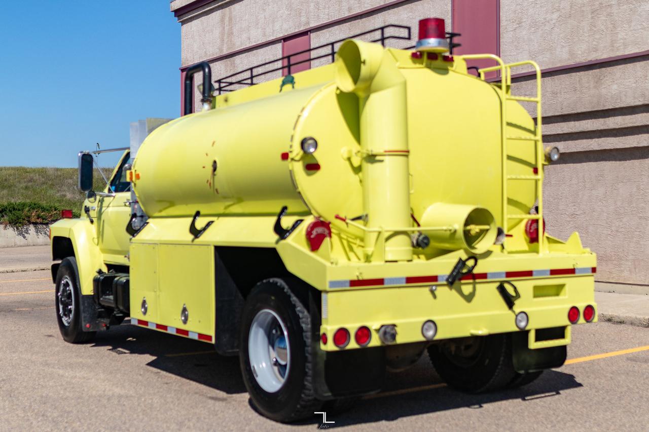 1993 Ford F-700 Daycab Water Tank Truck Manual Red Deer AB