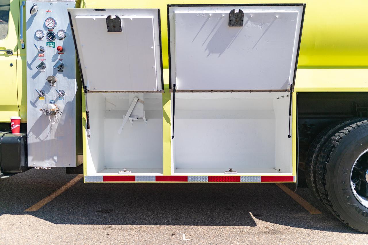 1993 Ford F-700 Daycab Water Tank Truck Manual Red Deer AB