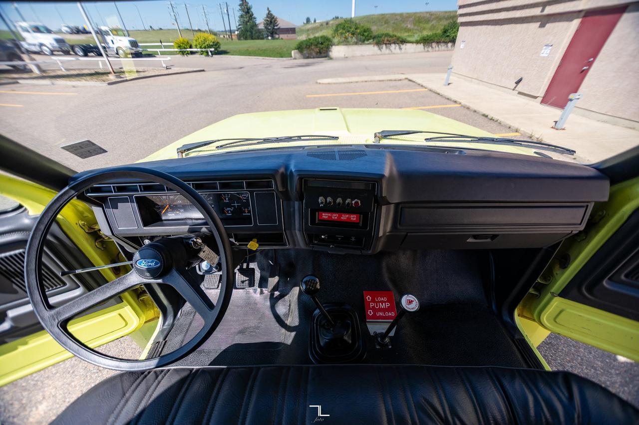 1993 Ford F-700 Daycab Water Tank Truck Manual Red Deer AB