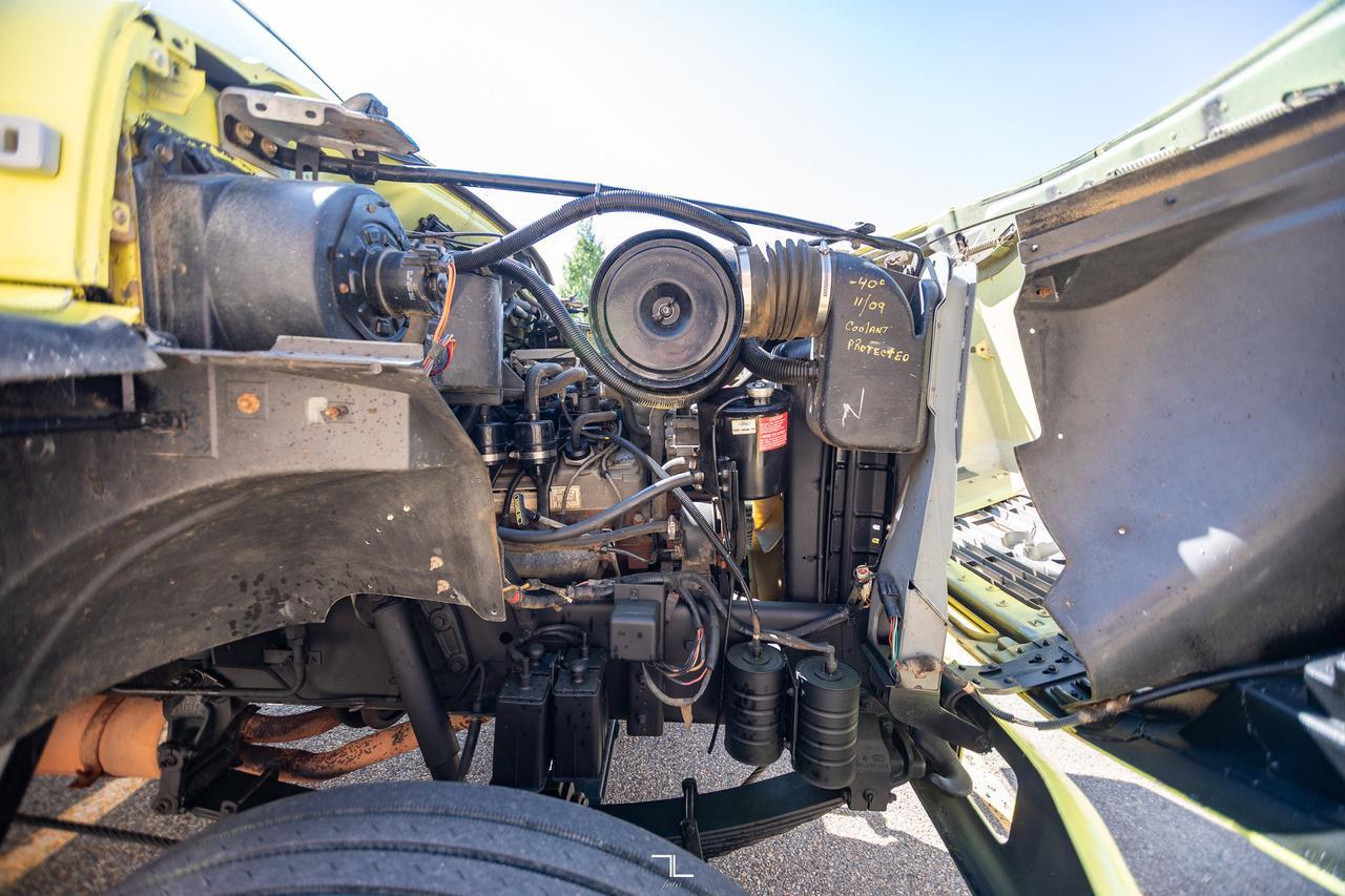 1993 Ford F-700 Daycab Water Tank Truck Manual Red Deer AB