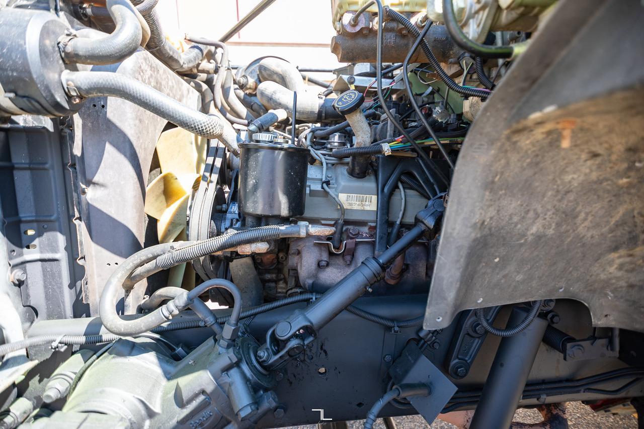 1993 Ford F-700 Daycab Water Tank Truck Manual Red Deer AB