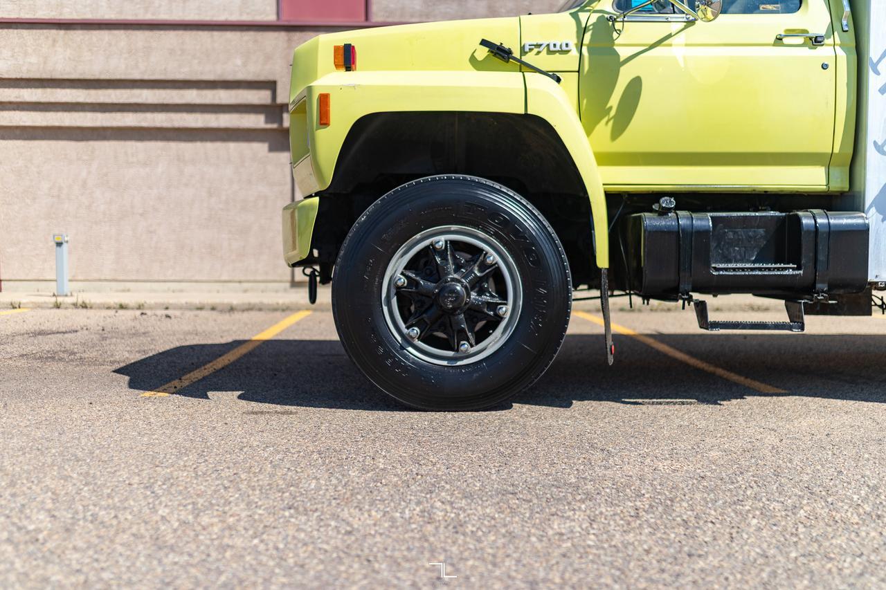 1993 Ford F-700 Daycab Water Tank Truck Manual Red Deer AB