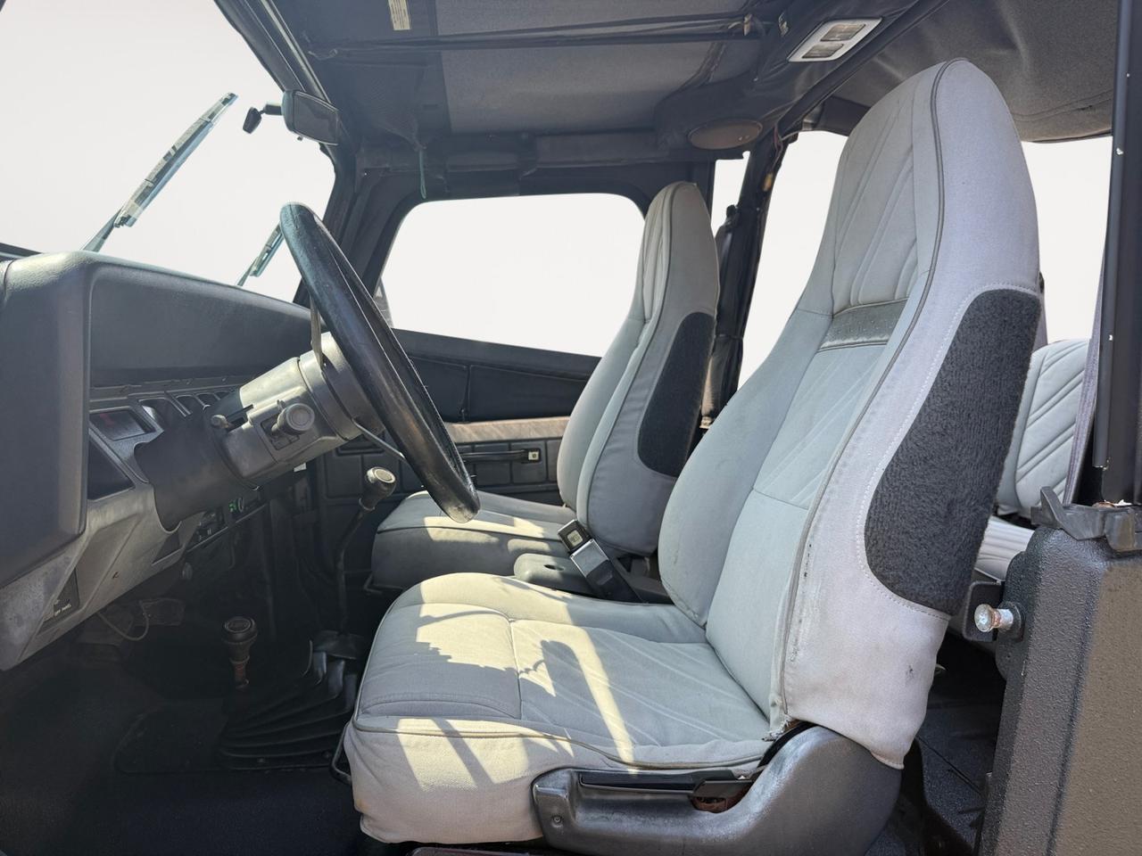 1993 Jeep Wrangler Base, TOW PACKAGE, BRUSH GUARD, SOFT TOP, MANUAL TRANSMISSION, LOW MILES, THIS JEEP IS READY FOR IT'S NECT ADVENTURE! Norfolk VA