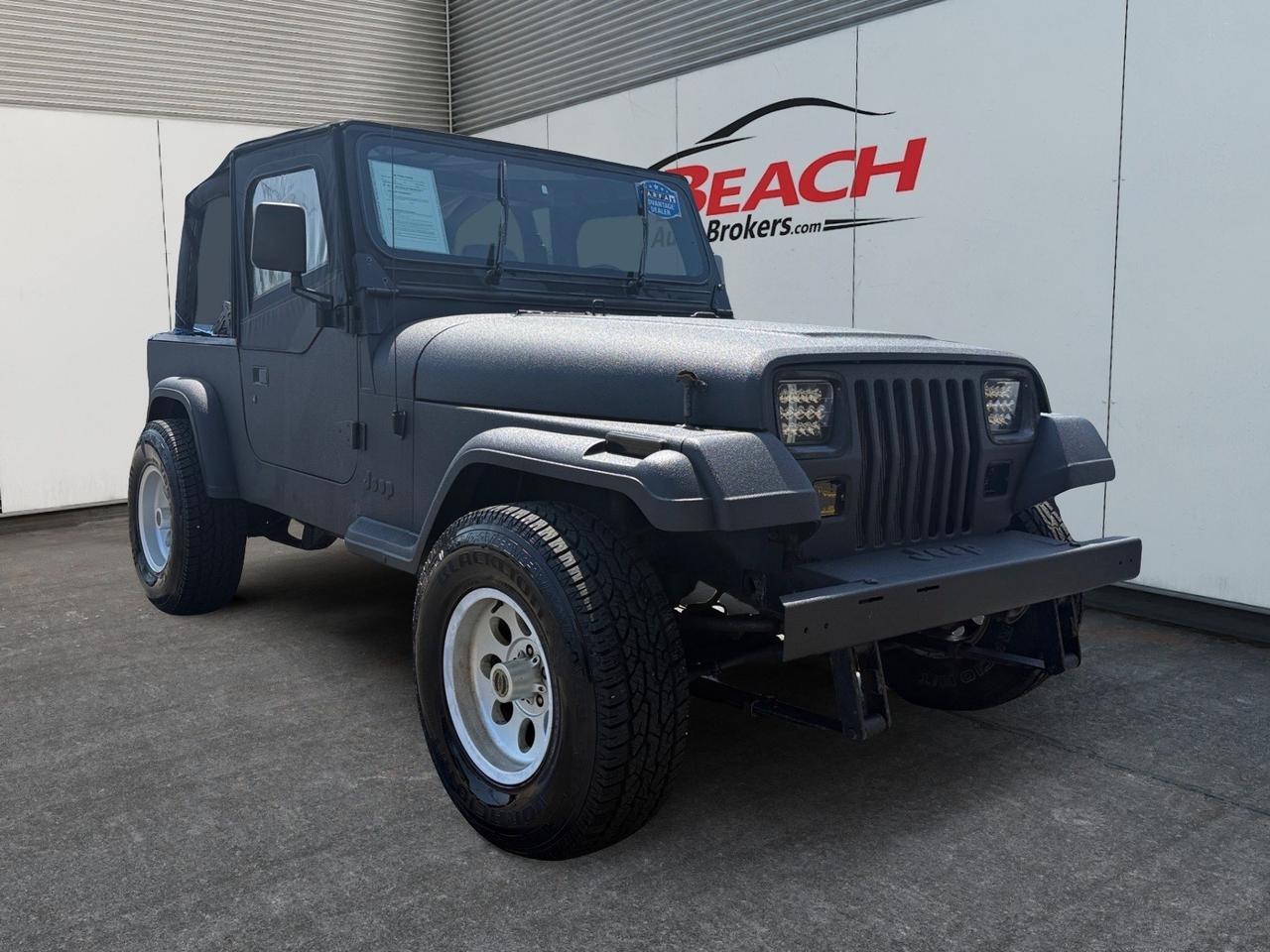 1993 Jeep Wrangler Base, TOW PACKAGE, BRUSH GUARD, SOFT TOP, MANUAL TRANSMISSION, LOW MILES, THIS JEEP IS READY FOR IT'S NECT ADVENTURE!