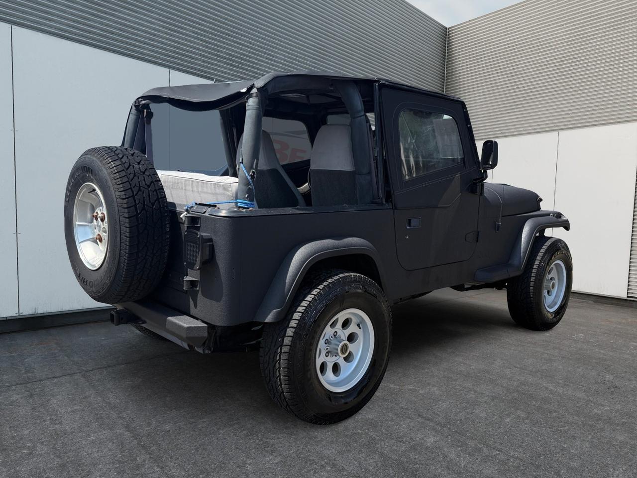 1993 Jeep Wrangler Base, TOW PACKAGE, BRUSH GUARD, SOFT TOP, MANUAL TRANSMISSION, LOW MILES, THIS JEEP IS READY FOR IT'S NECT ADVENTURE! Norfolk VA