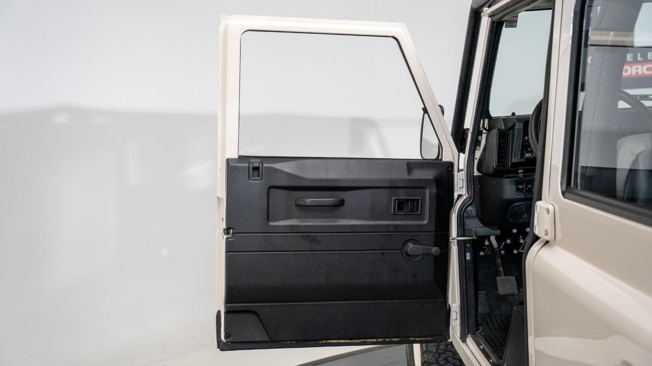 1993 Land Rover Defender 110 NAS Franklin TN