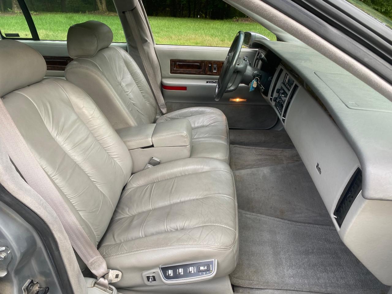 1994 Cadillac Fleetwood Standard Charlton MA