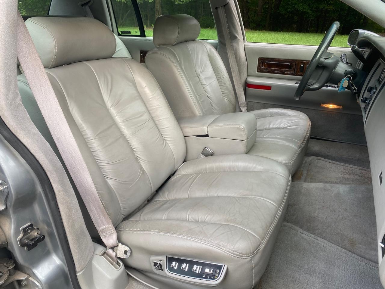 1994 Cadillac Fleetwood Standard Charlton MA