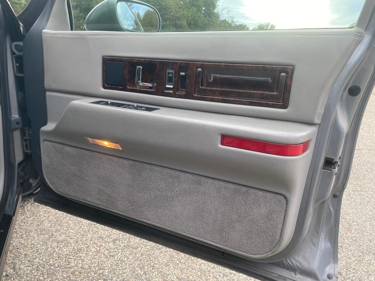 1994 Cadillac Fleetwood Standard Charlton MA
