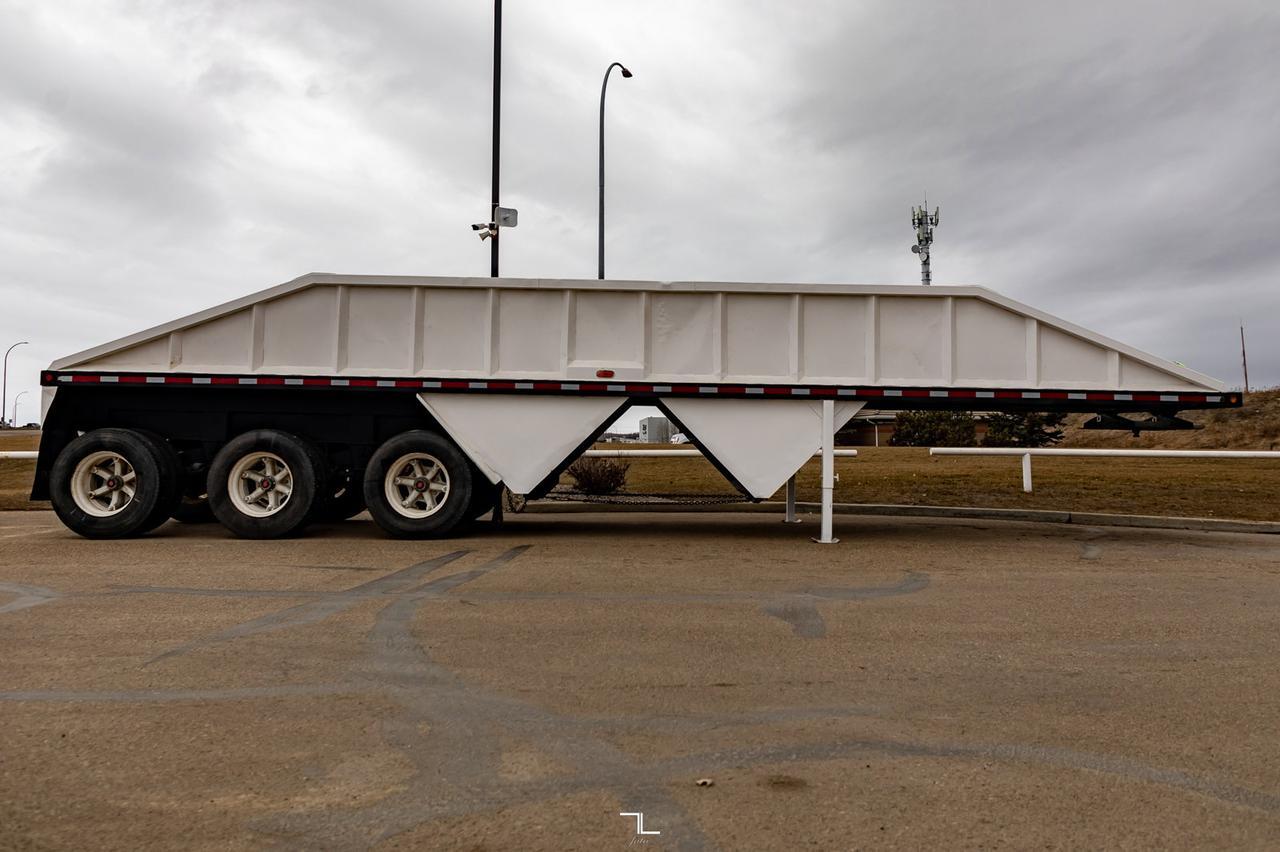 1994 Decap 38 FT Steel Tridem Belly Dump Trailer Red Deer AB