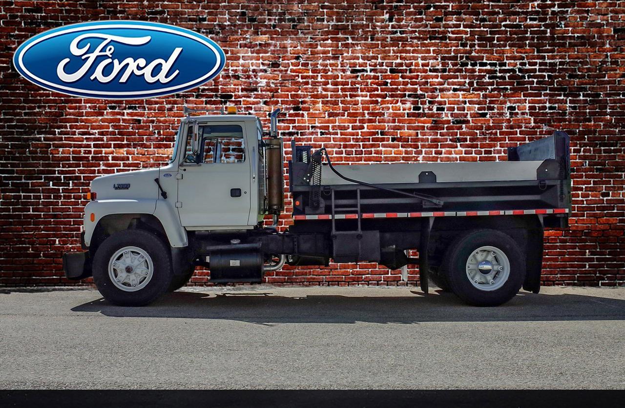 1994 FORD L7000 REG CAB DRW BOX & HOIST