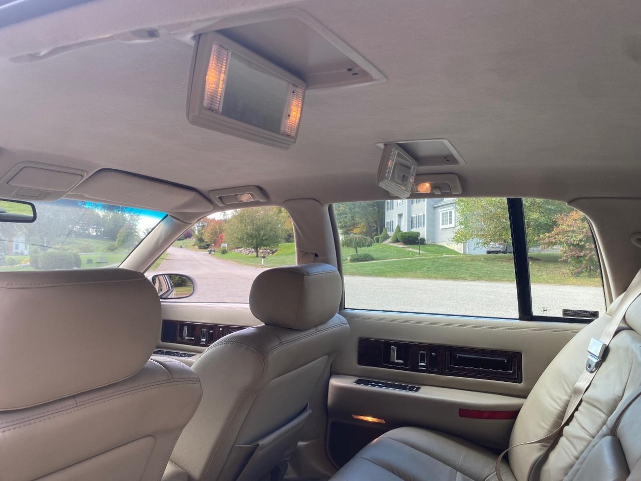 1995 Cadillac Fleetwood Standard Charlton MA