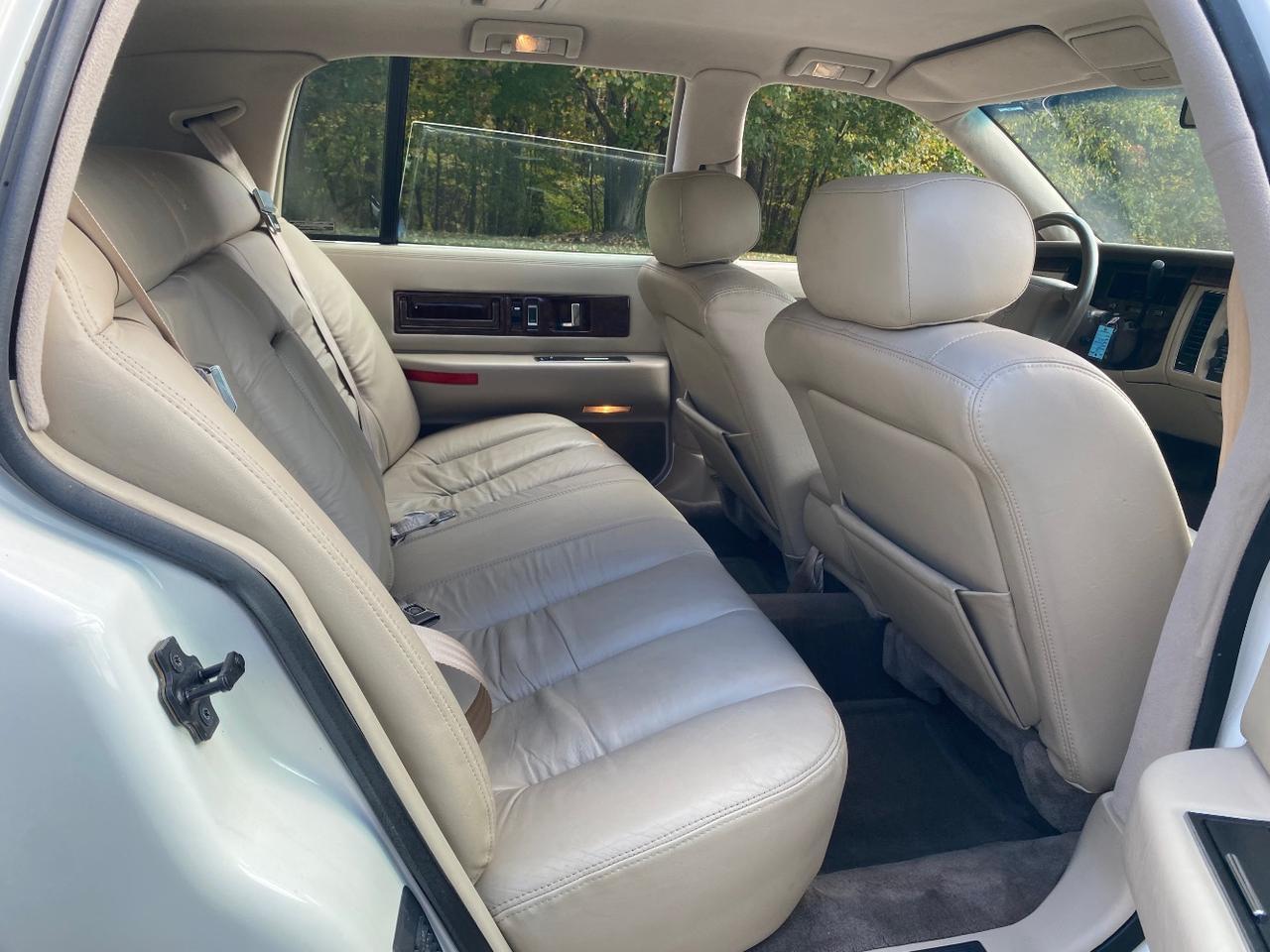 1995 Cadillac Fleetwood Standard Charlton MA