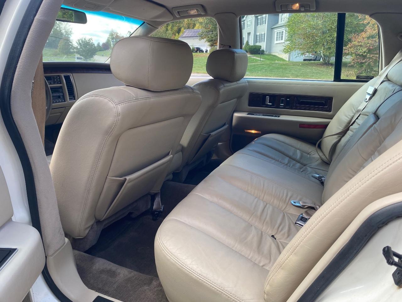1995 Cadillac Fleetwood Standard Charlton MA