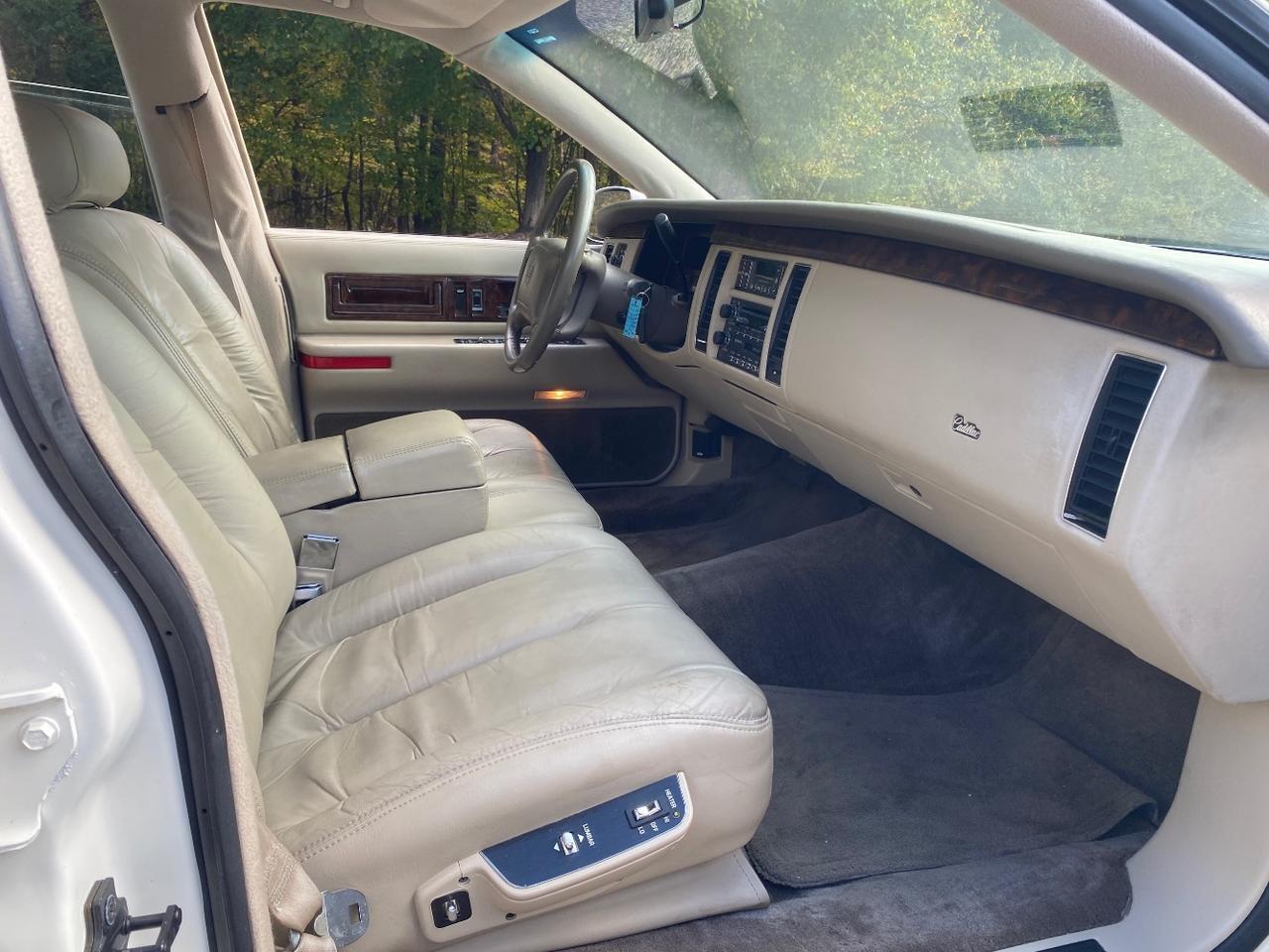 1995 Cadillac Fleetwood Standard Charlton MA