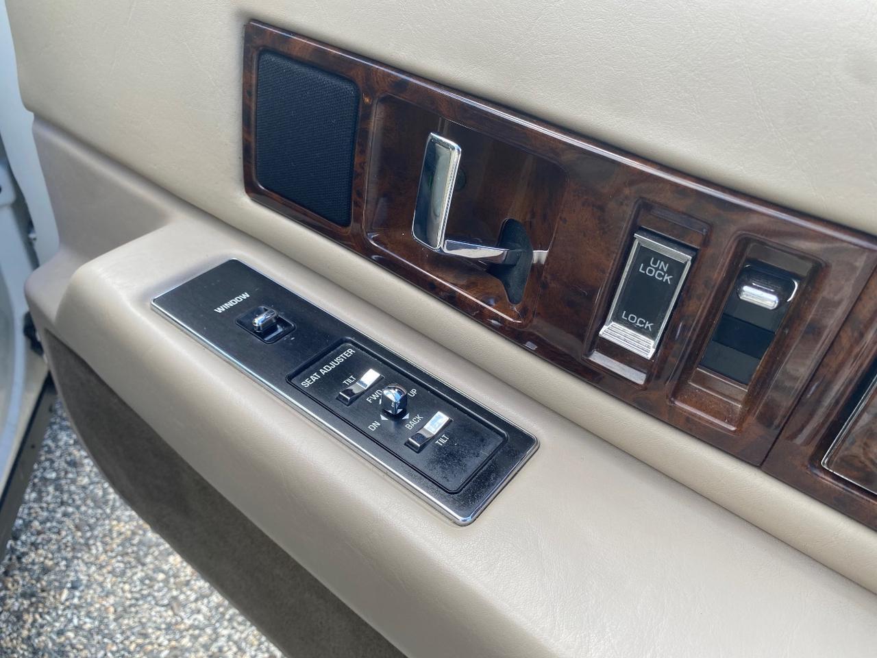 1995 Cadillac Fleetwood Standard Charlton MA