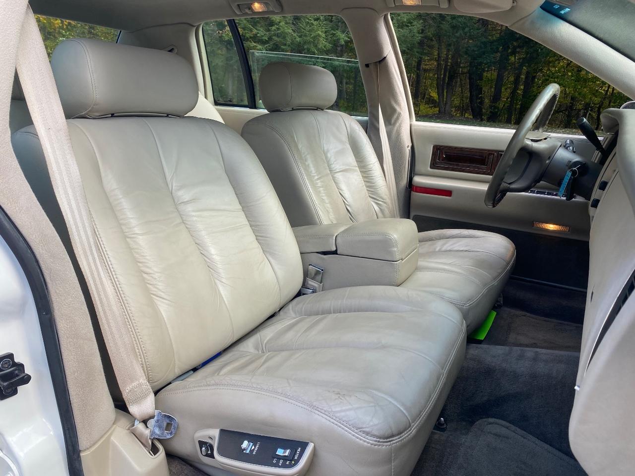 1995 Cadillac Fleetwood Standard Charlton MA