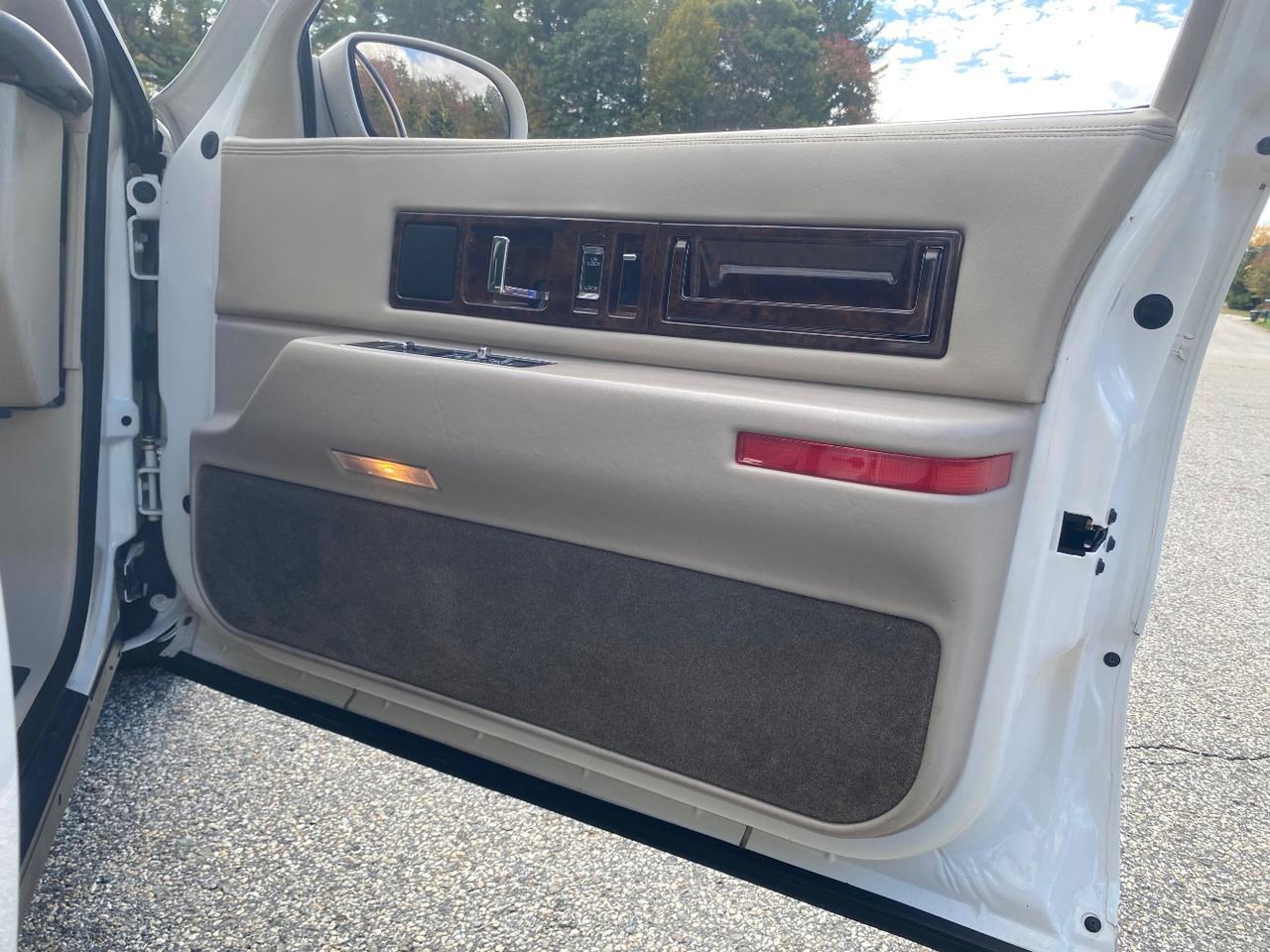 1995 Cadillac Fleetwood Standard Charlton MA
