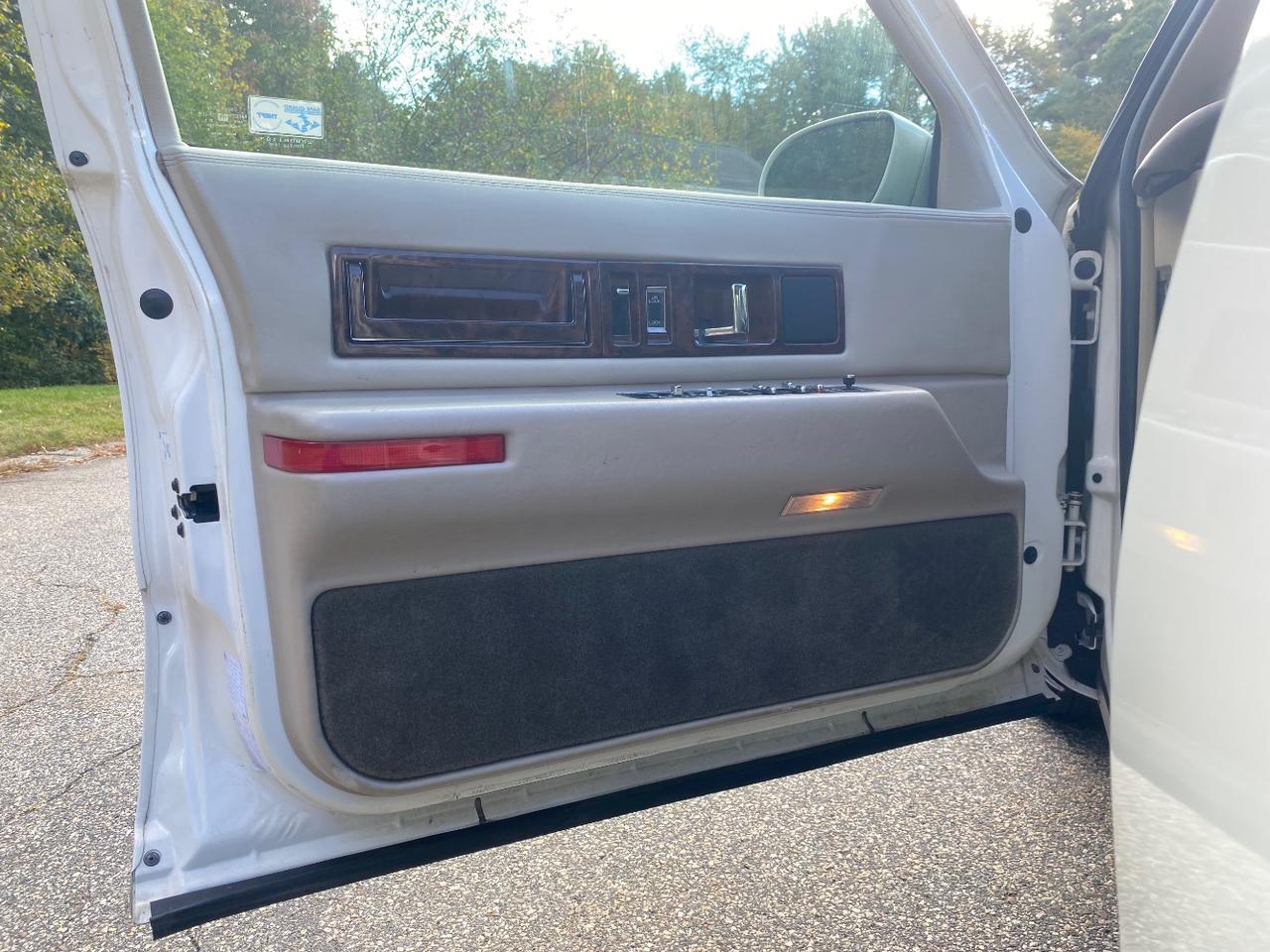 1995 Cadillac Fleetwood Standard Charlton MA