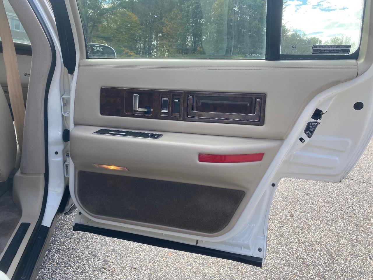 1995 Cadillac Fleetwood Standard Charlton MA