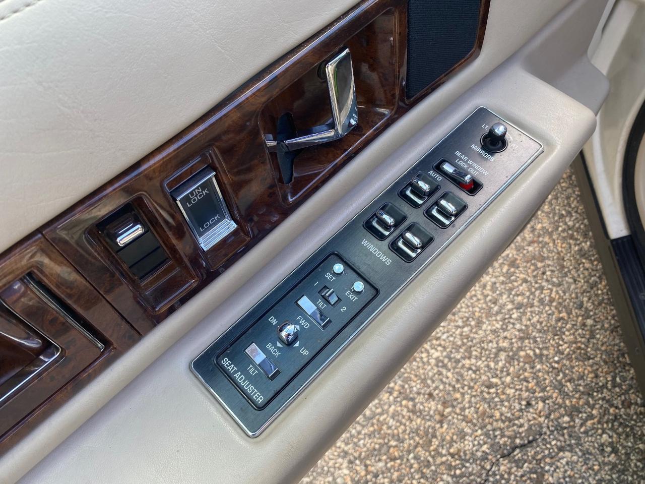 1995 Cadillac Fleetwood Standard Charlton MA