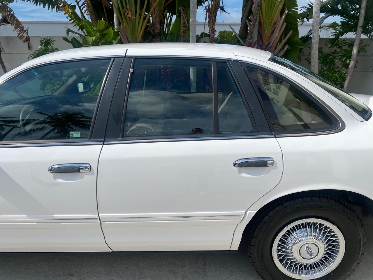1995 Ford Crown Victoria LOW MILES 43,331 Pompano Beach FL