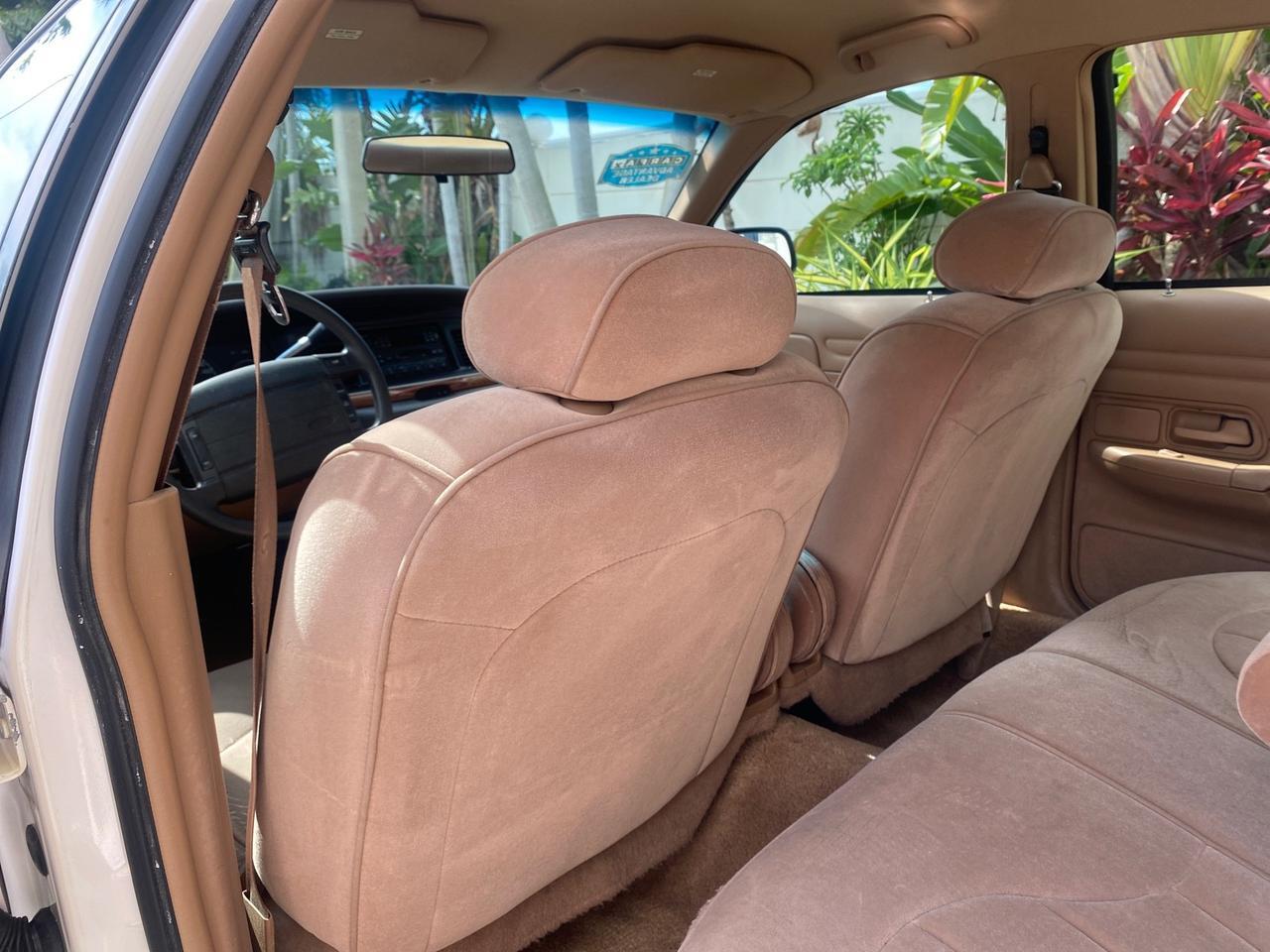 1995 Ford Crown Victoria LOW MILES 43,331 Pompano Beach FL