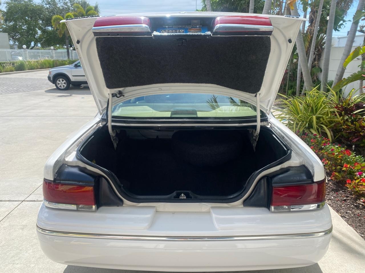 1995 Ford Crown Victoria LOW MILES 43,331 Pompano Beach FL