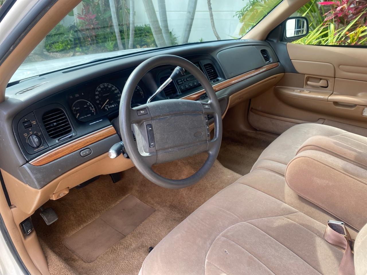 1995 Ford Crown Victoria LOW MILES 43,331 Pompano Beach FL