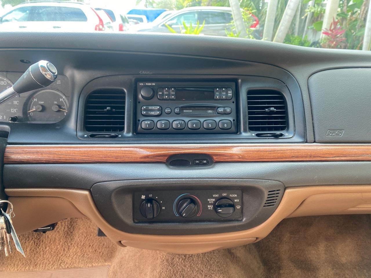 1995 Ford Crown Victoria LOW MILES 43,331 Pompano Beach FL