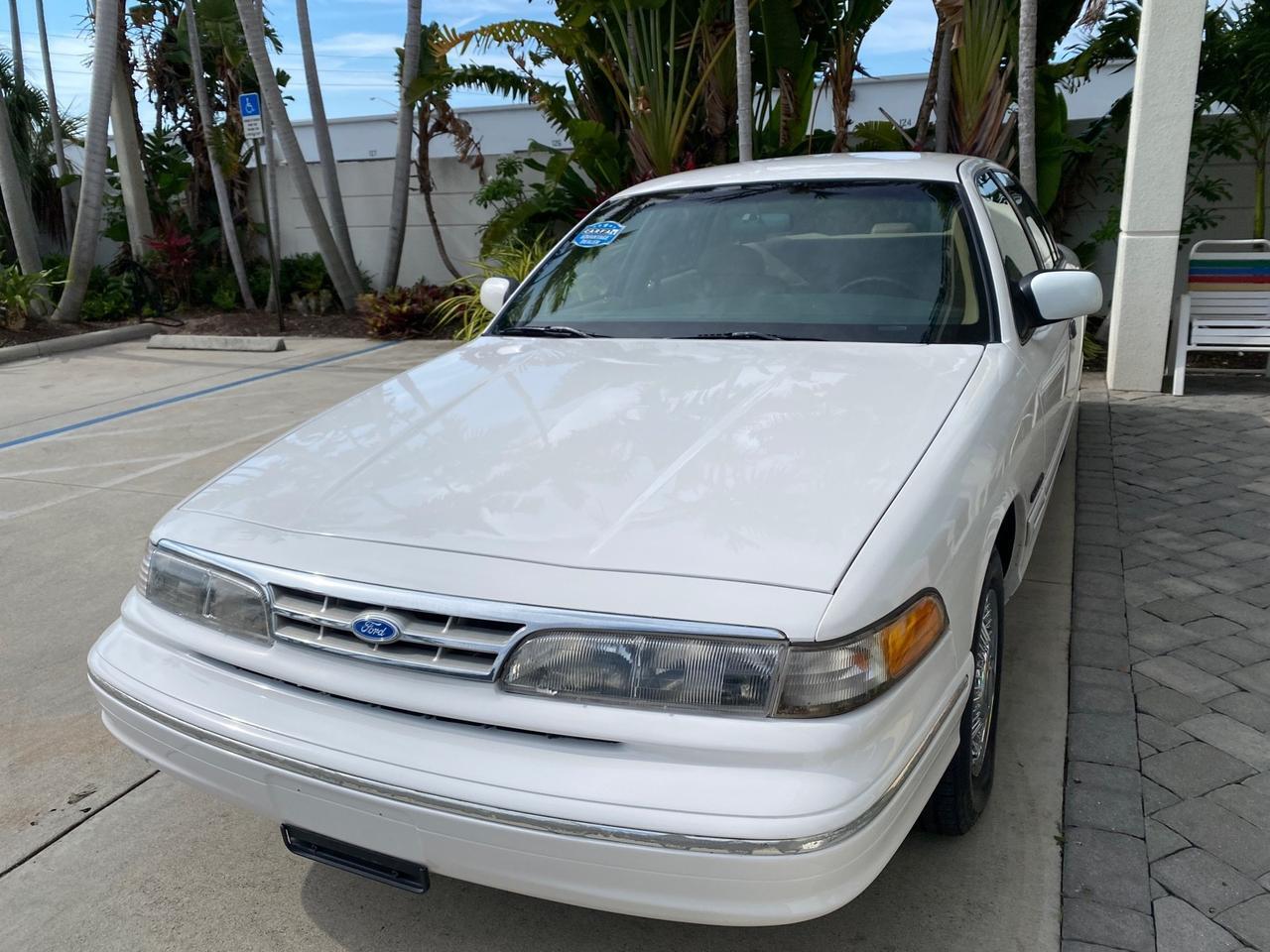 1995 Ford Crown Victoria LOW MILES 43,331 Pompano Beach FL