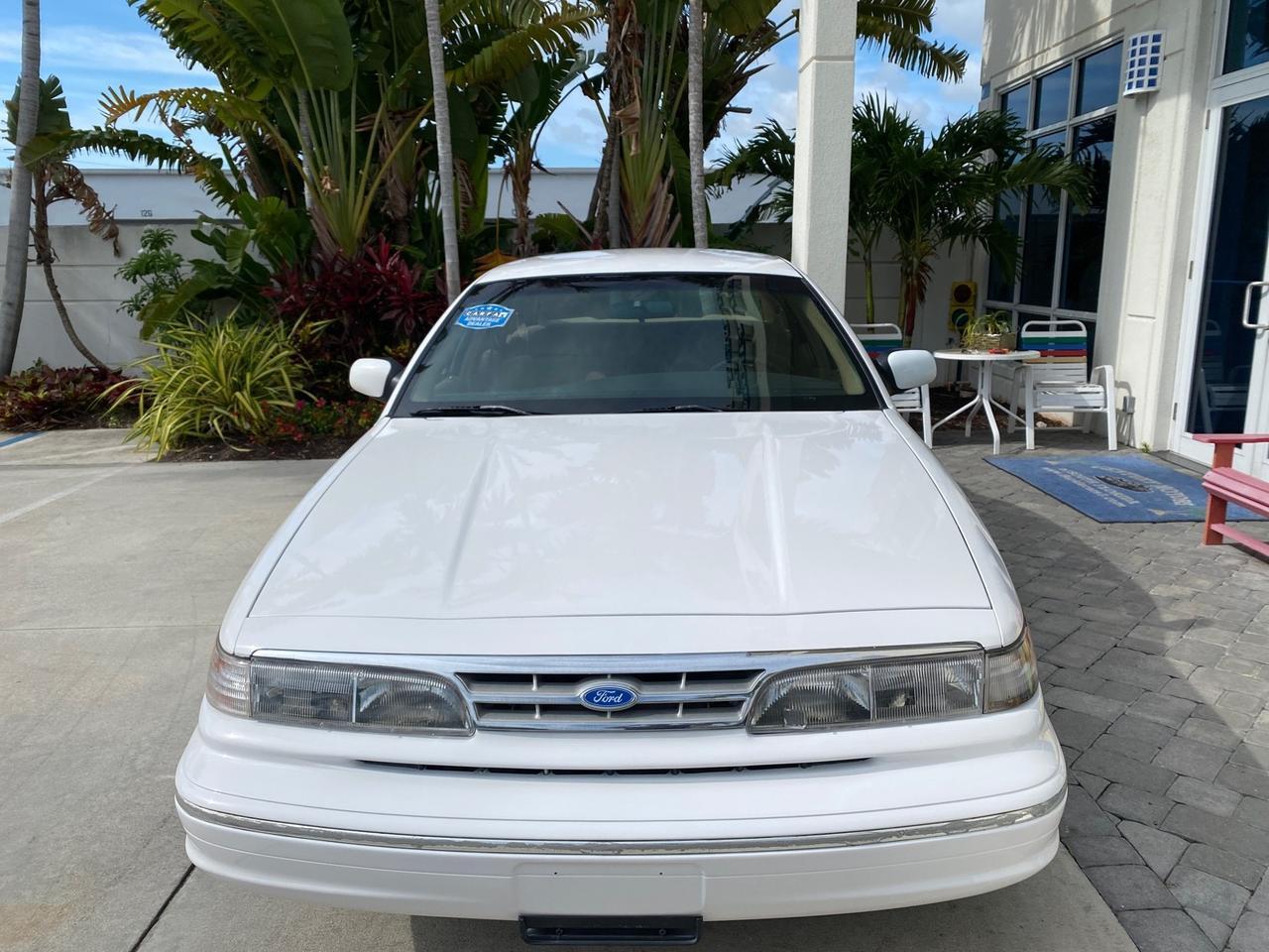 1995 Ford Crown Victoria LOW MILES 43,331