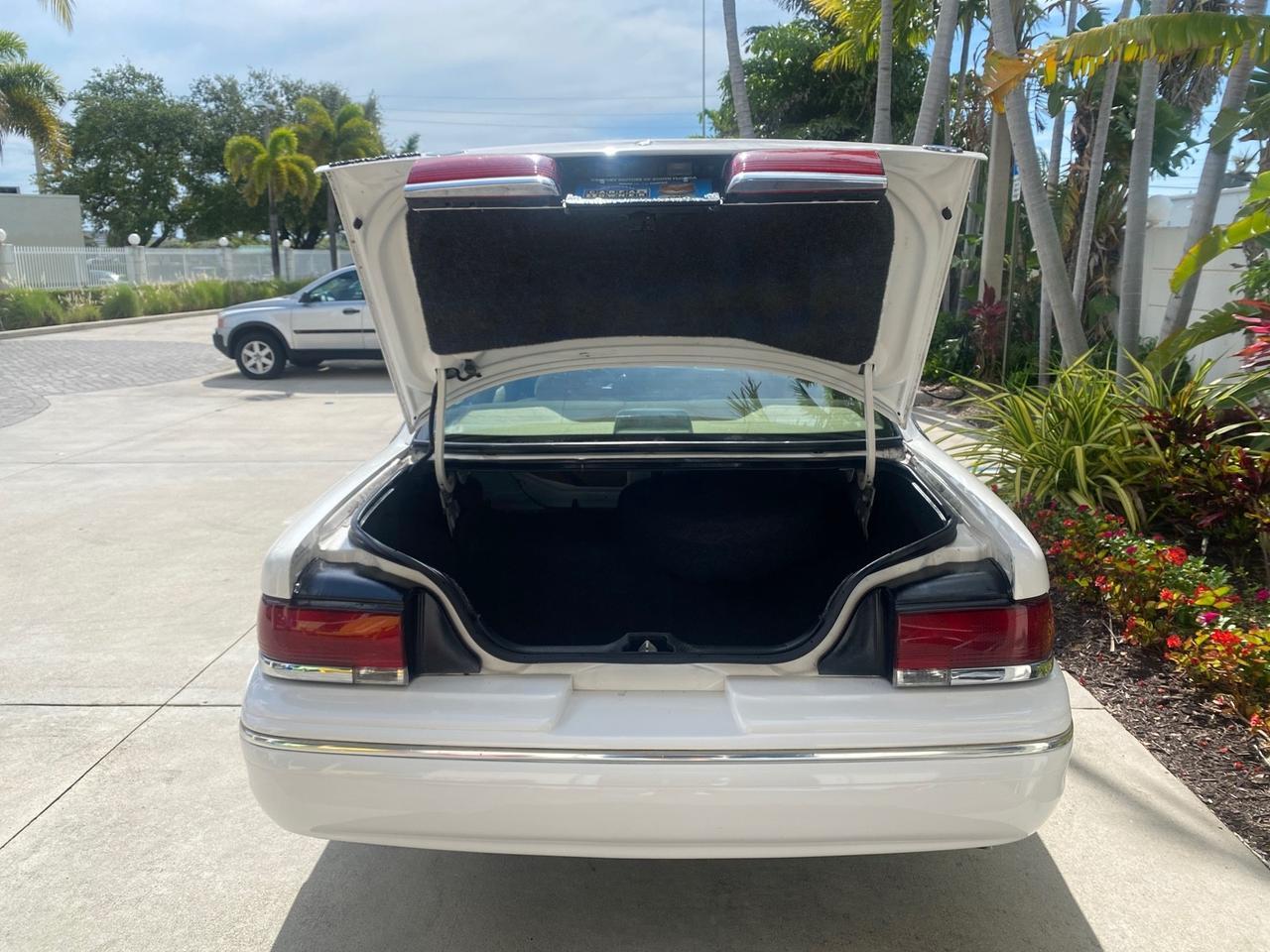 1995 Ford Crown Victoria LOW MILES 43,331 Pompano Beach FL