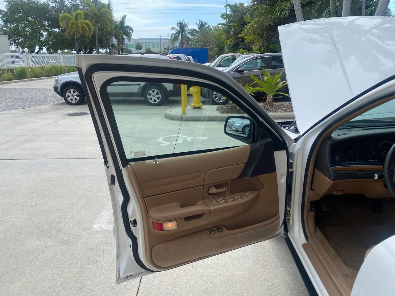 1995 Ford Crown Victoria LOW MILES 43,331 Pompano Beach FL
