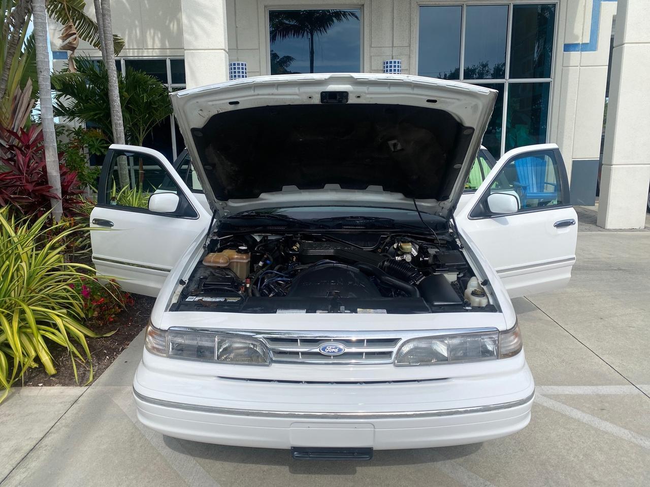 1995 Ford Crown Victoria LOW MILES 43,331 Pompano Beach FL